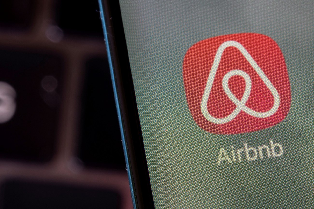 Airbnb: Επαναφορά του τέλους επιτηδεύματος στη βραχυχρόνια μίσθωση με επιβαρύνσεις έως 600 ευρώ