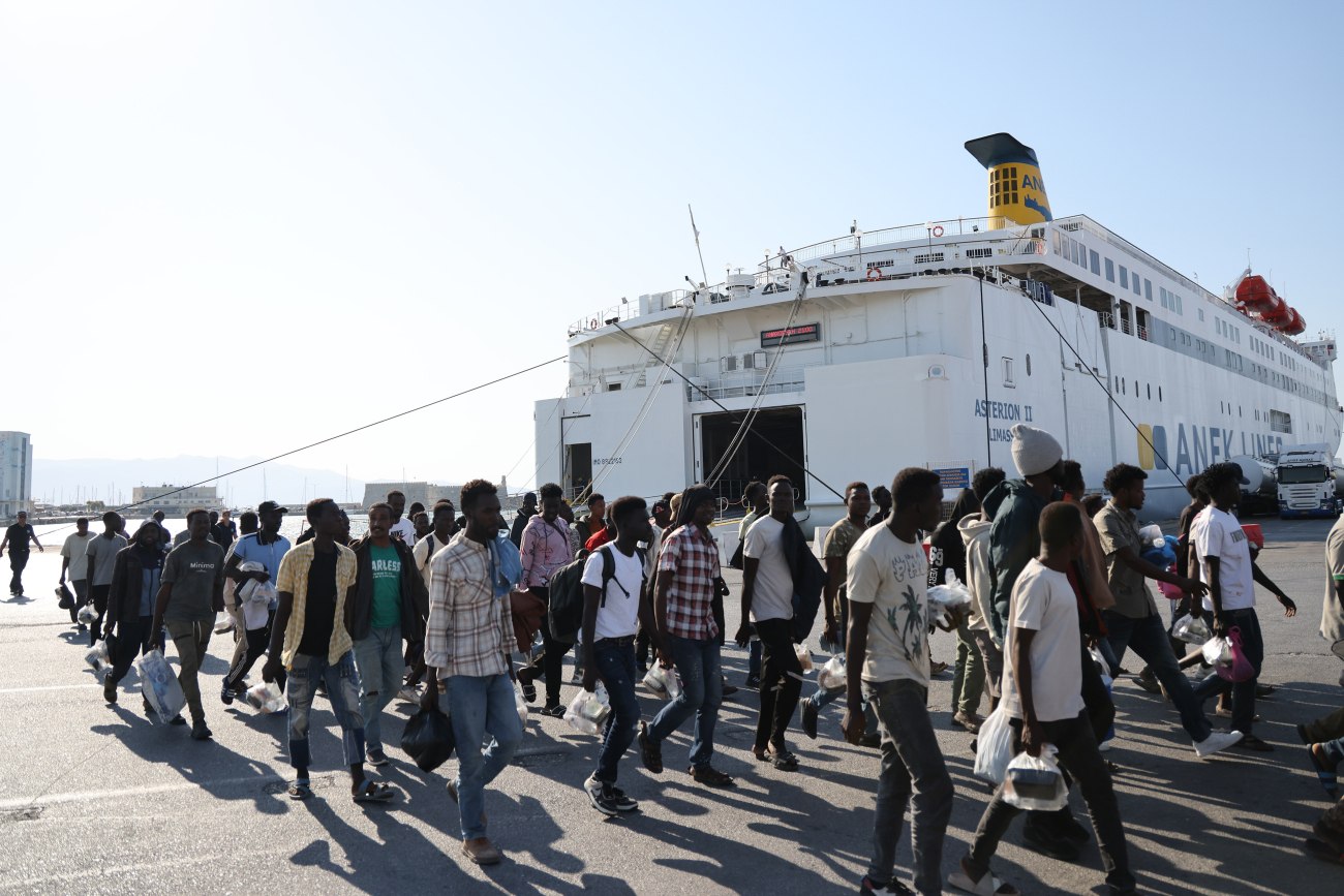 Αύξηση μεταναστευτικών ροών στην Κρήτη: Η δήλωση του Πλεύρη για τη νέα τροπολογία