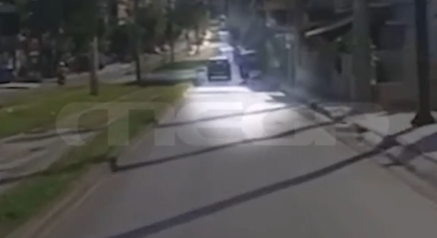 Σοκαριστικό τροχαίο στο Παλαιό Φάληρο – Μηχανή παρασύρθηκε κατά τη διάρκεια παράνομης προσπέρασης