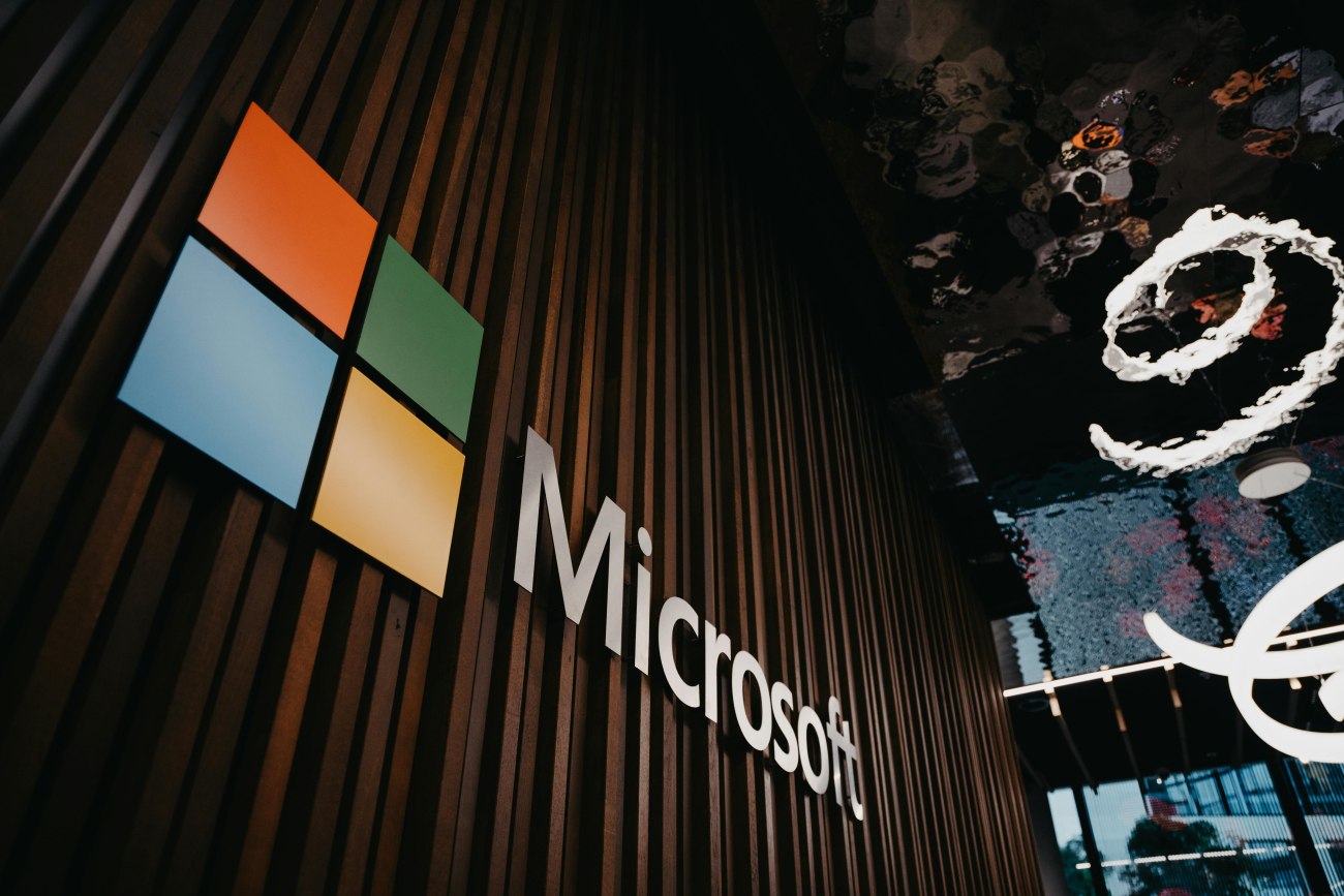 Microsoft: Συναγερμός για κυβερνοεπίθεση – Κίνδυνος για δεκάδες χιλιάδες διακομιστές