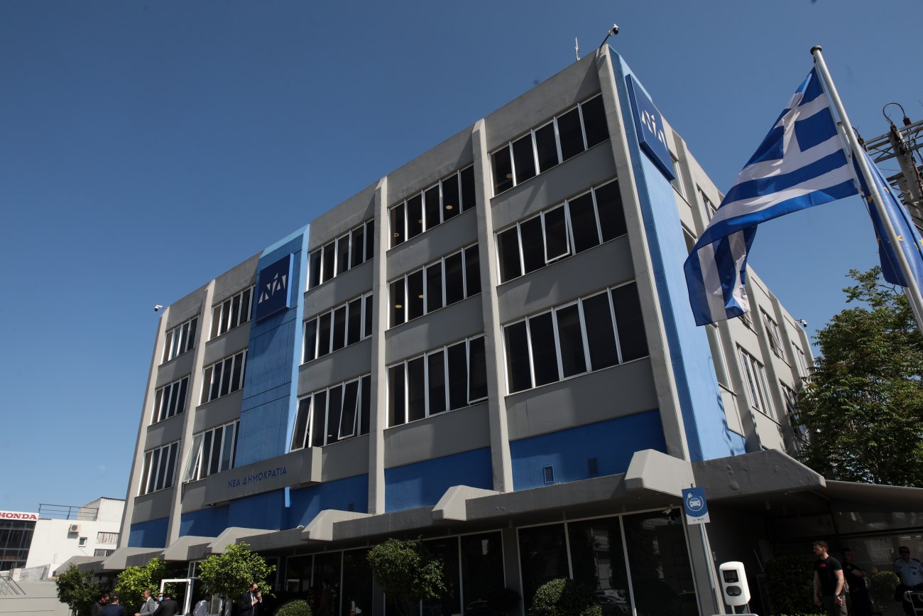 Η παραίτηση Αντωνόπουλου αναστατώνει το ΠΑΣΟΚ και δίνει αφορμή για αντεπίθεση της Νέας Δημοκρατίας
