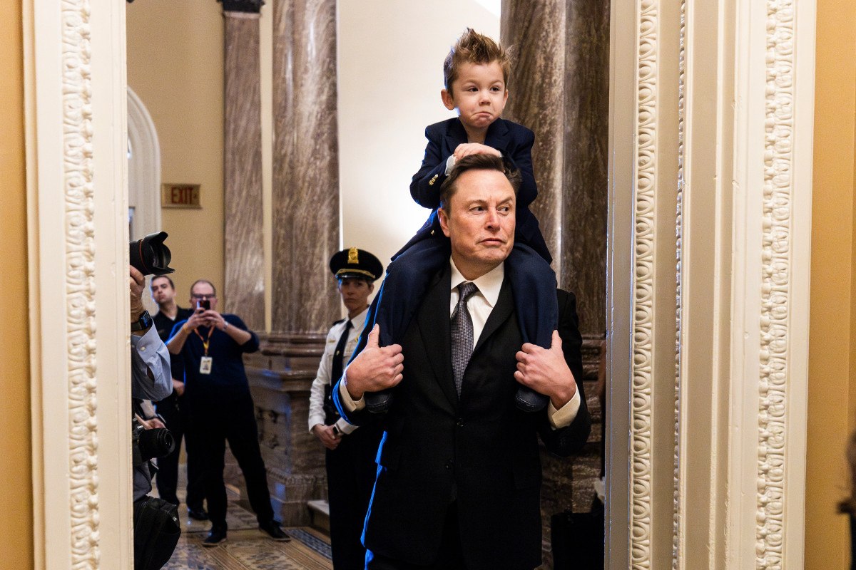 Baby Grok: Η νέα παιδική εκδοχή του Έλον Μασκ έρχεται στο προσκήνιο μετά τις αμφιλεγόμενες δηλώσεις του Grok