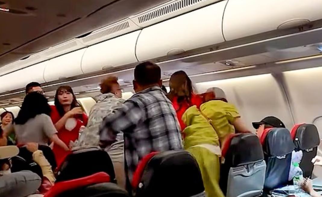 Άγριος καβγάς σε πτήση της Air Asia: Ένταση και αντιπαραθέσεις στον αέρα