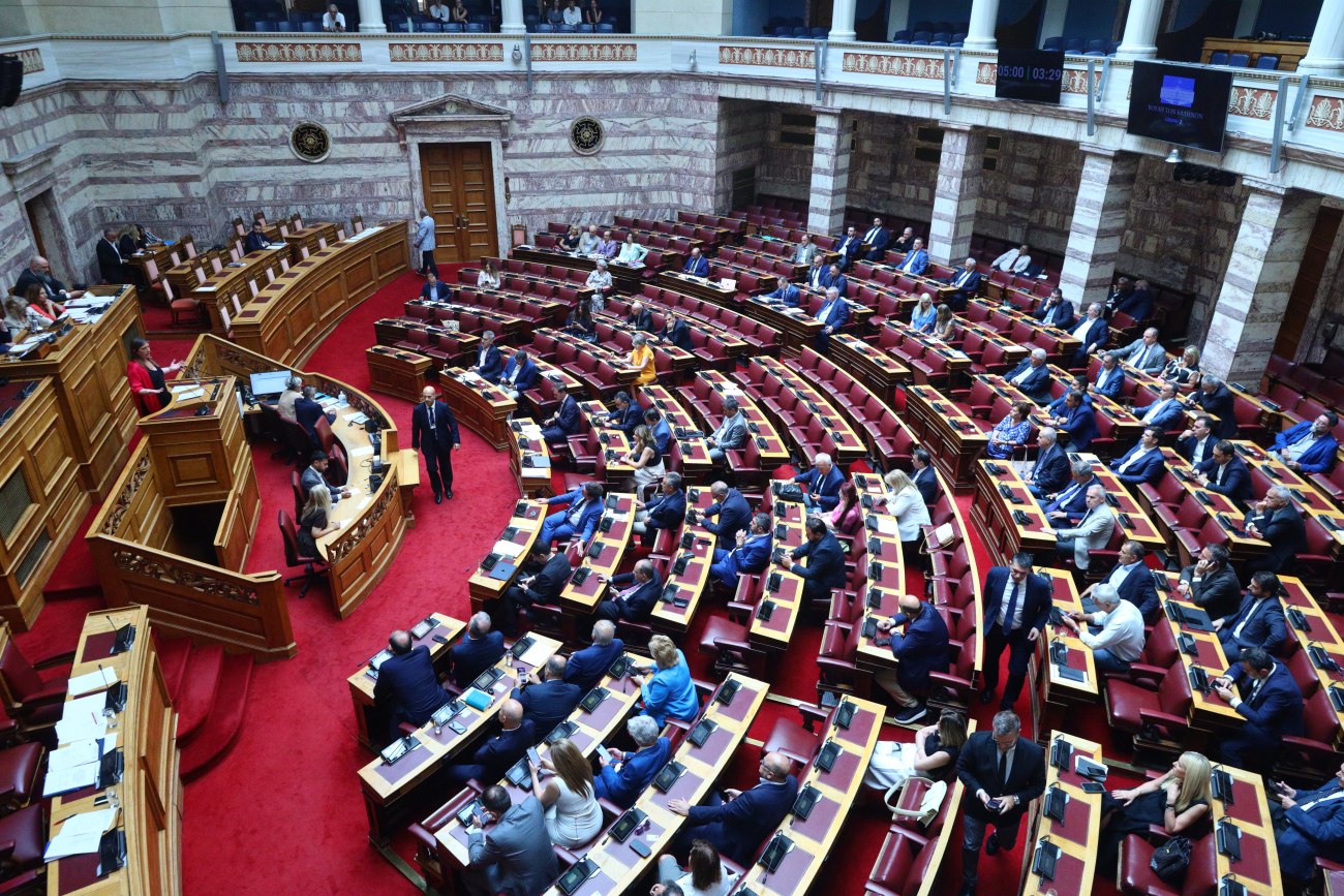 Βουλή: Απόφαση για την άρση της ασυλίας Αυγενάκη και Παπαδόπουλου λόγω προπηλακισμού και βανδαλισμού