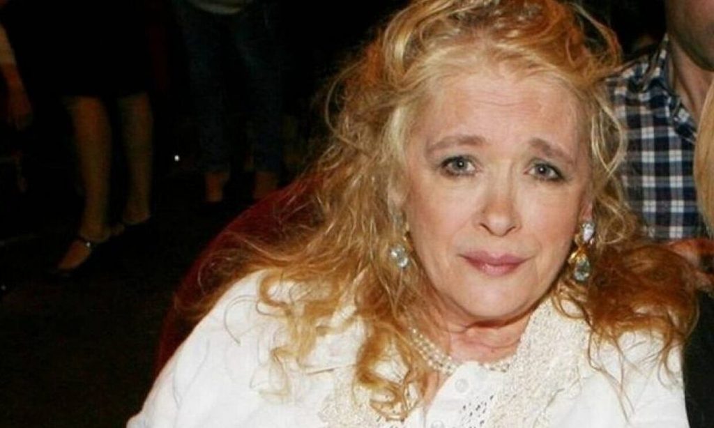 Νόρα Βαλσάμη: Ένα ειλικρινές βλέμμα στη ζωή και τις προκλήσεις της