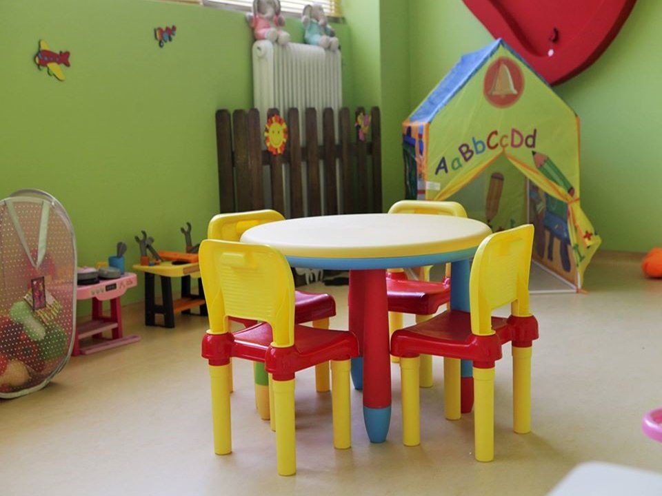 Γαστρεντερίτιδα από σαλμονέλα σε παιδικό σταθμό στο Αιγάλεω: Ζητούν απαντήσεις οι γονείς