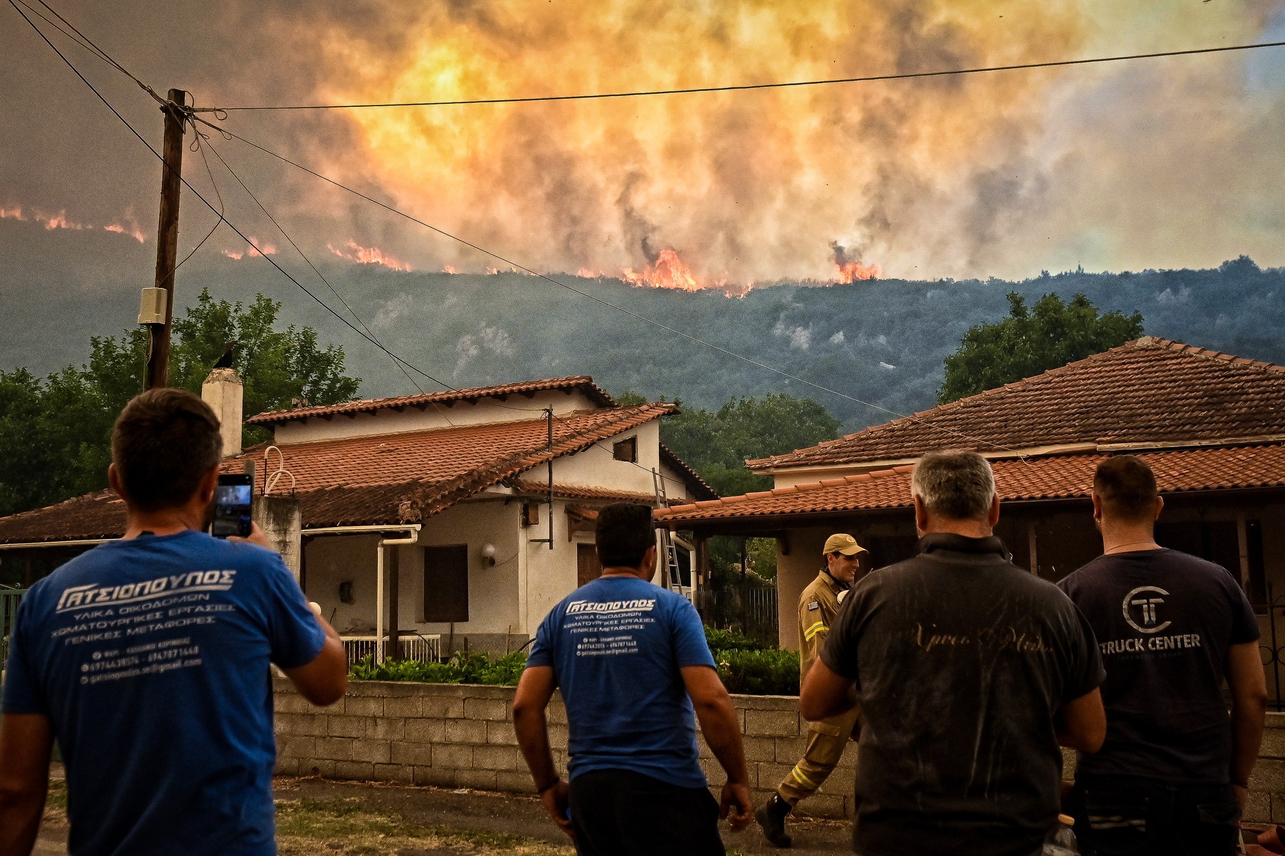 Περιοχή Φενεού: Η πιο καταστροφική πυρκαγιά του καλοκαιριού πλήττει παρθένα ελατόδασος