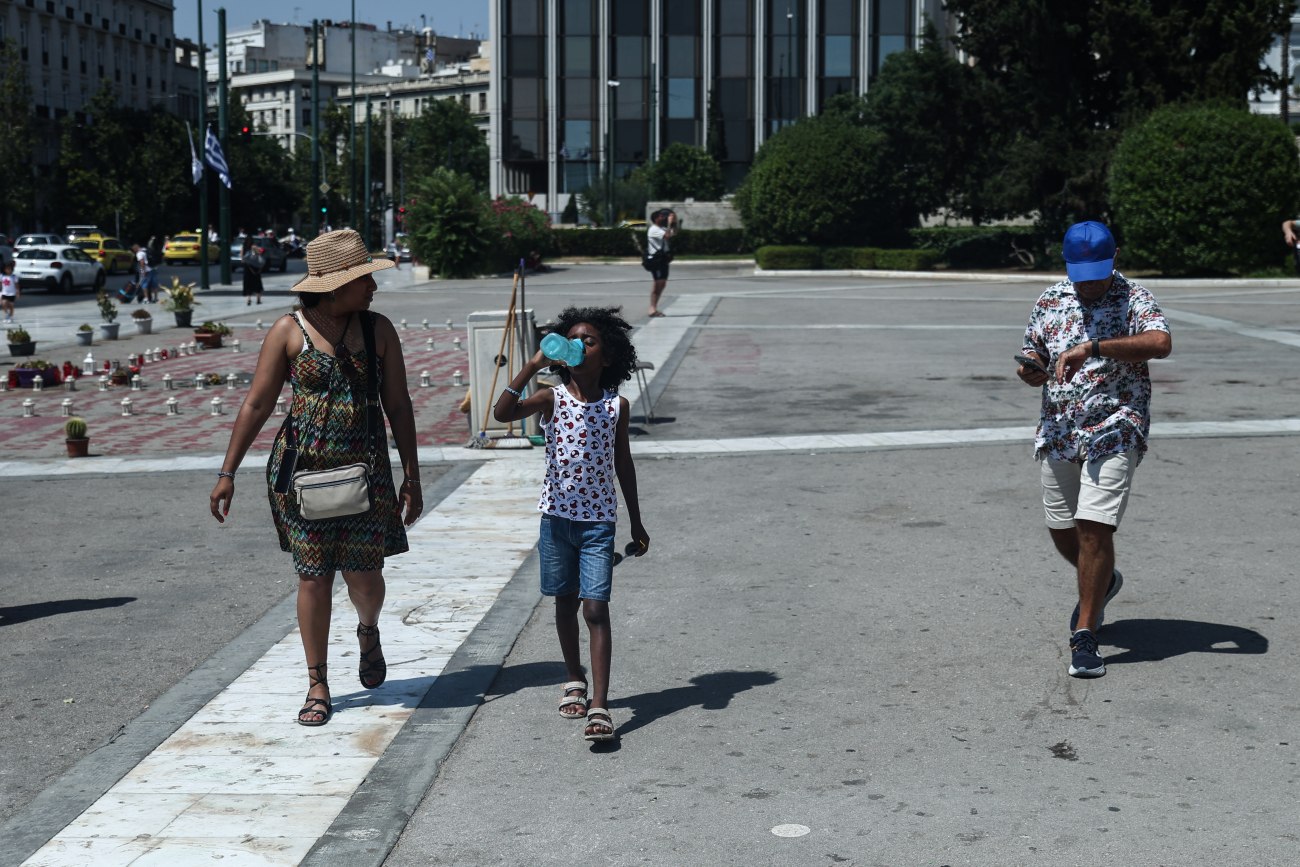 Καύσωνας: Η θερμοκρασία έφτασε τους 43 °C – Πού καταγράφηκε η υψηλότερη μέτρηση