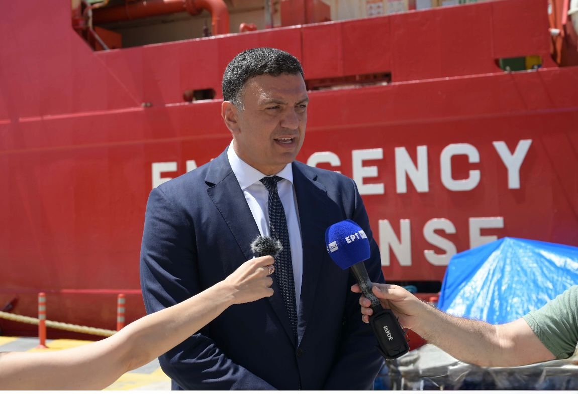 Πειραιάς: Ξενάγηση του Κικίλια στο ναυαγοσωστικό GIANT