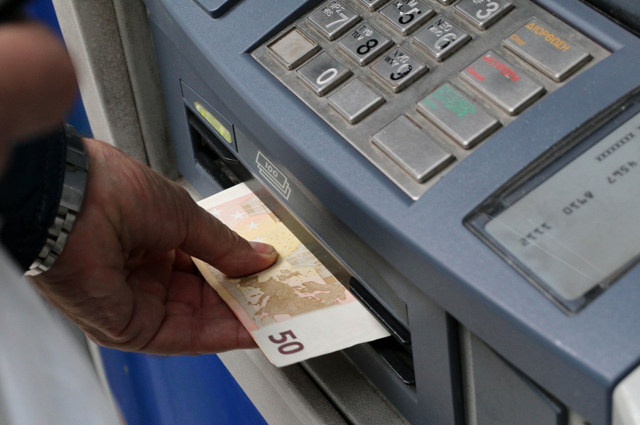 ΠΑΣΟΚ: Νέα τροπολογία για τις τραπεζικές χρεώσεις και την προστασία των καταναλωτών