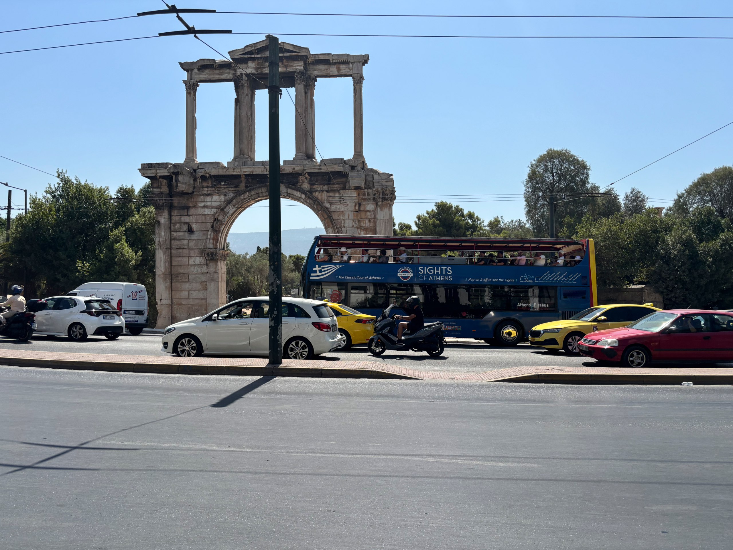 Γιατί η Αθήνα βιώνει συνεχή μποτιλιαρίσματα κατά τη διάρκεια του καλοκαιριού;