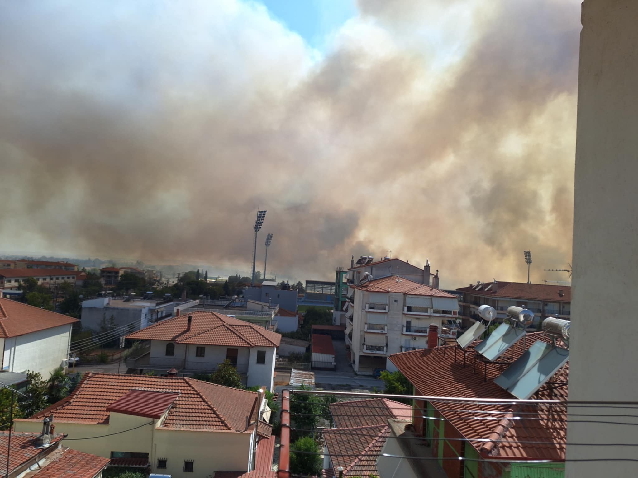 Πυρκαγιά στο Κιλκίς: Εκκενώθηκαν ξενοδοχείο και σούπερ μάρκετ, καταστροφές σε επιχειρήσεις