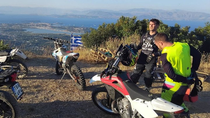 Εθελοντικό δίκτυο πυροπροστασίας από μοτοσικλετιστές στην Κέρκυρα