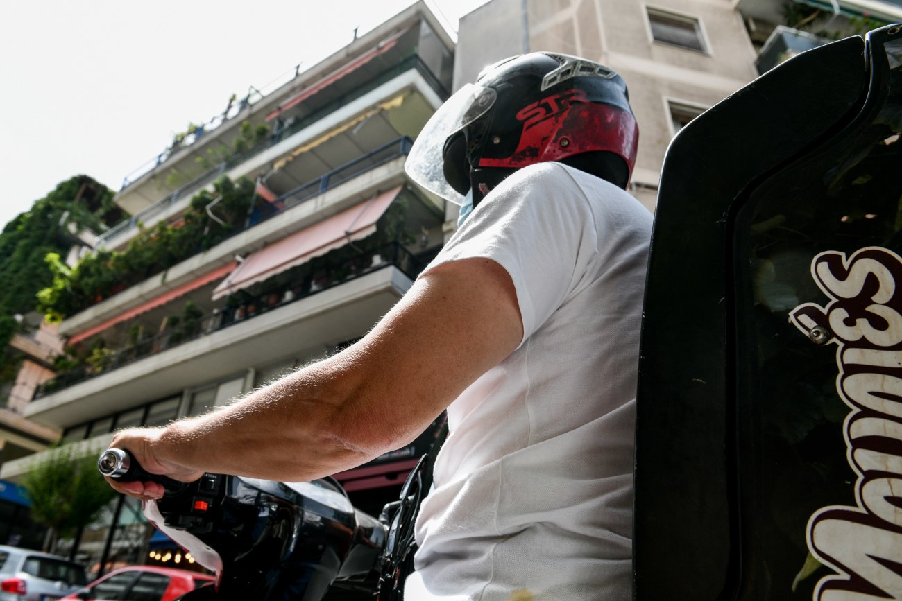 Έκτακτα μέτρα προστασίας των εργαζομένων: Υποχρεωτική παύση εργασιών λόγω καύσωνα