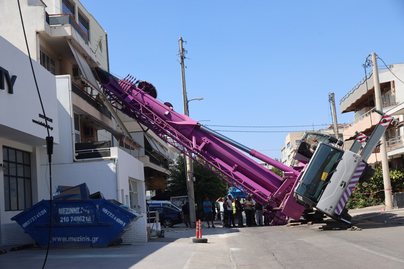 Περιστέρι: Ατύχημα με γερανοφόρο – Τραυματισμένος 44χρονος και ζημιές σε οικία