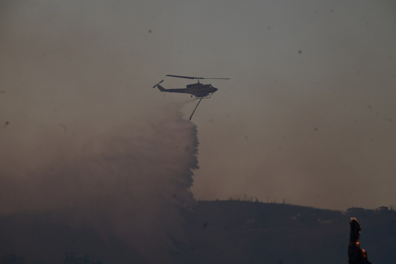 Φωτιά στα Χανιά: Κάηκαν σπίτια και η κατάσταση παραμένει κρίσιμη