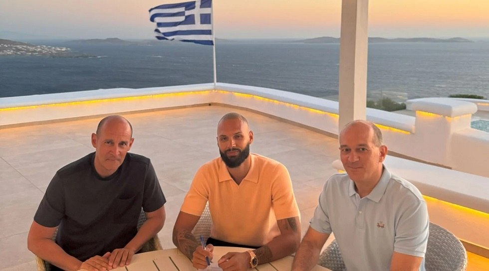 Ο Φουρνιέ παραμένει στον Ολυμπιακό για τρία ακόμη χρόνια