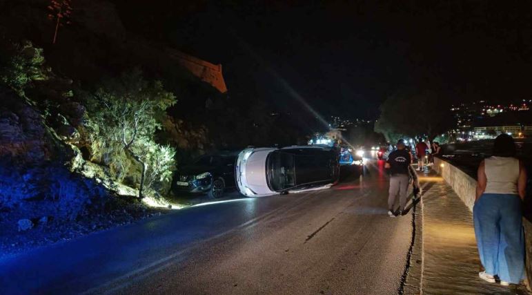 Κρήτη: Αυτοκίνητο ανατράπηκε στον περιφερειακό Ρεθύμνου – Ευτυχώς, οι επιβαίνοντες είναι ασφαλείς