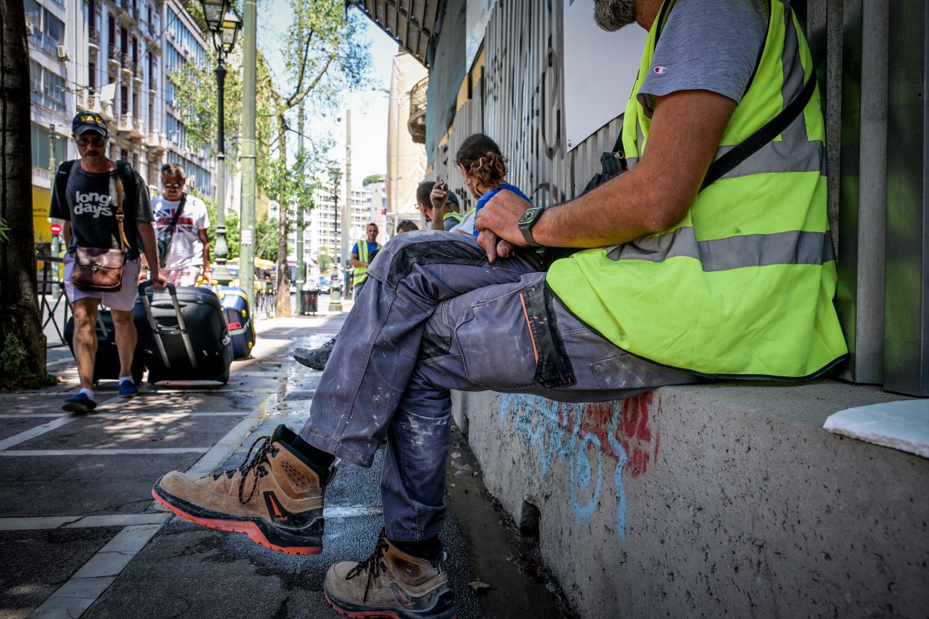 Καύσωνας: Διακοπή εργασιών τριών ωρών τη Δευτέρα για συγκεκριμένα επαγγέλματα