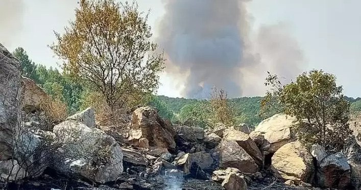 Κοζάνη: Αναζωπύρωση της φωτιάς στα Λιβερά για τρίτη ημέρα