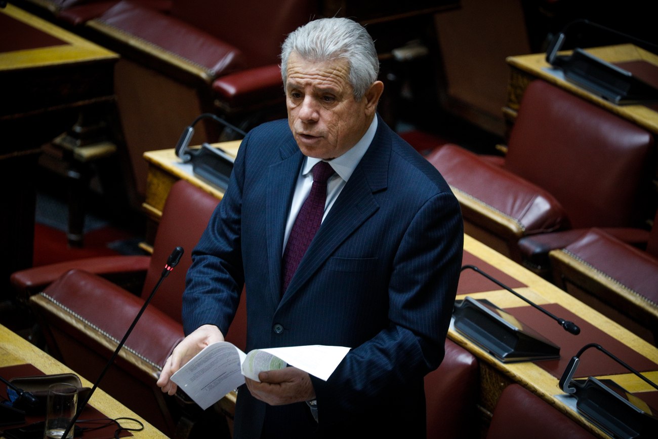 Εσωκομματικές επικρίσεις κατά της κυβέρνησης από τον Γιώργο Βλάχο: Ερώτηση για το πρόγραμμα Εξοικονομώ 2025