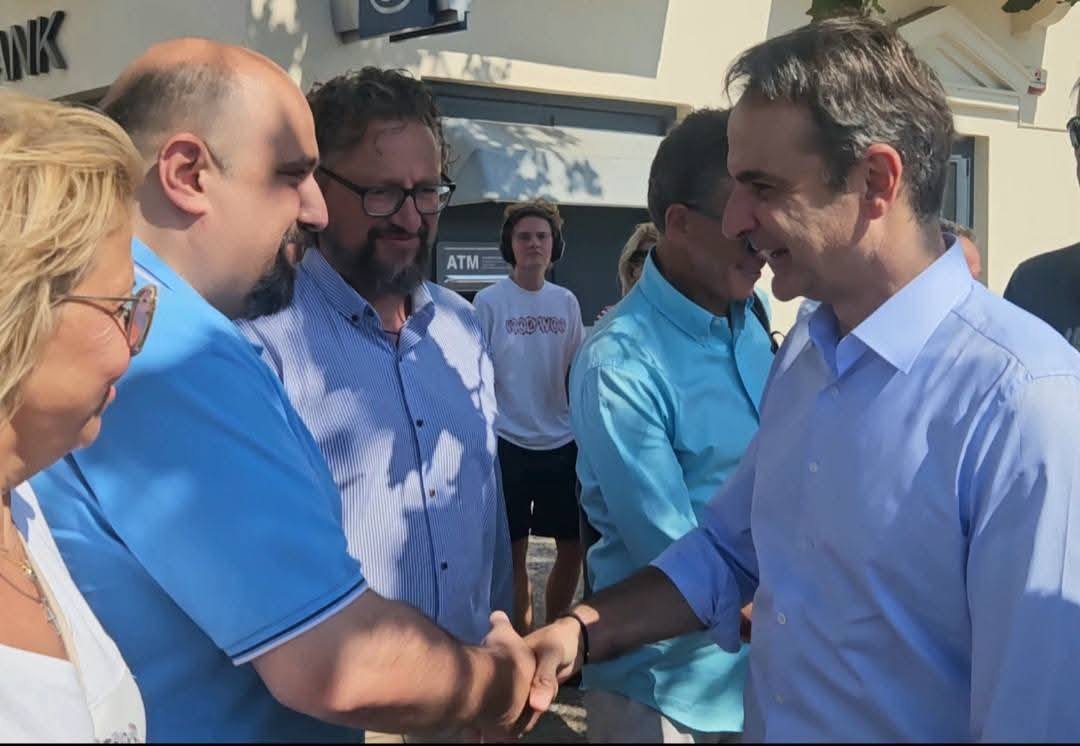 Αντιδράσεις του Νίκου Πλακιά για την παρουσία του Τριαντόπουλου στο πλευρό του Μητσοτάκη