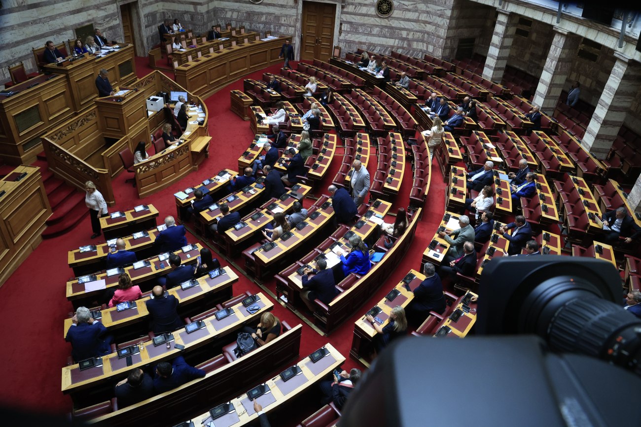Σφοδρή αντιπαράθεση κυβέρνησης και αντιπολίτευσης στη Βουλή για τον ΟΠΕΚΕΠΕ