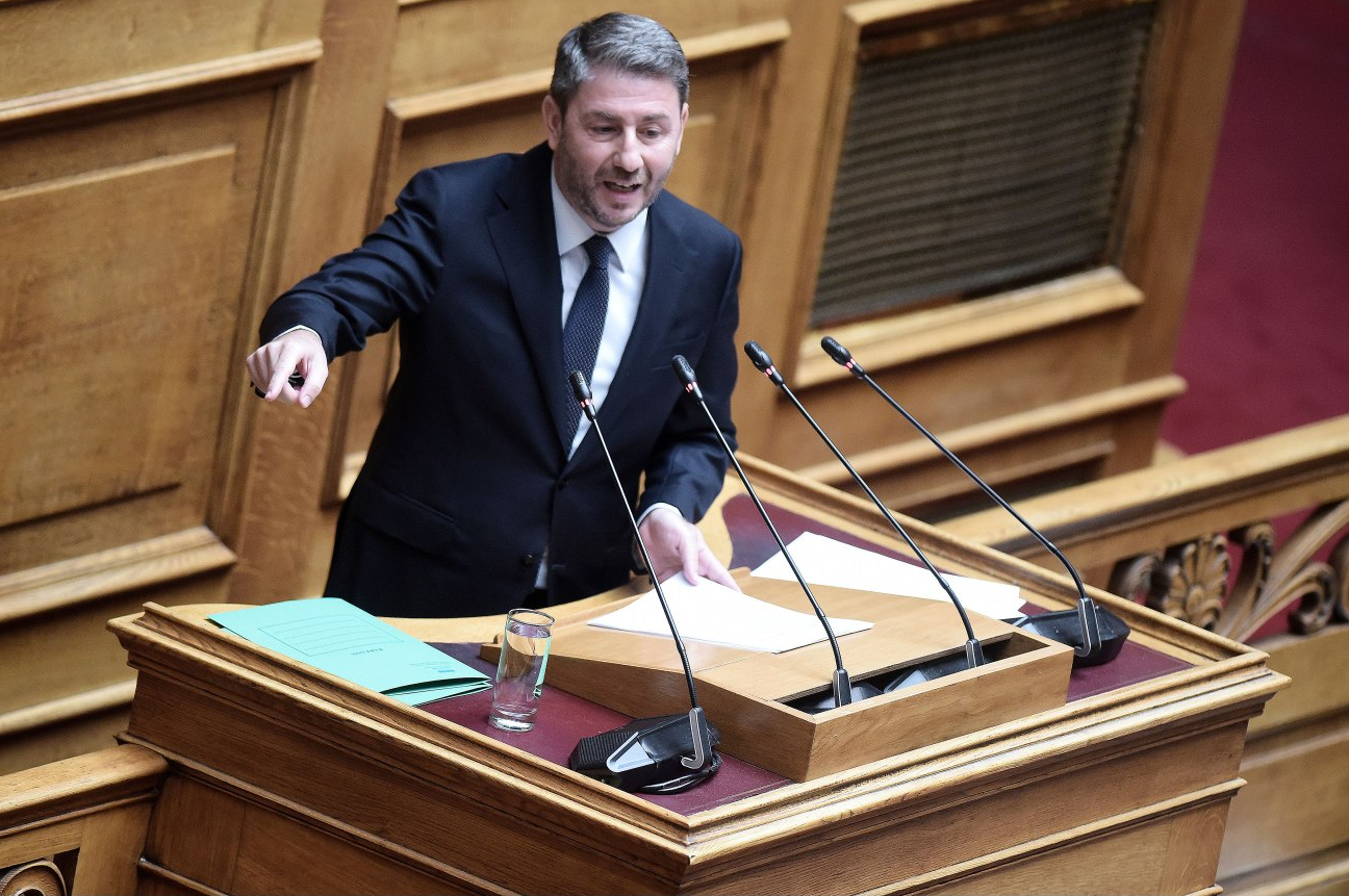 Ανδρουλάκης: Σφοδρή κριτική στην κυβέρνηση για την καθετοποιημένη γαλάζια συμμορία του ΟΠΕΚΕΠΕ