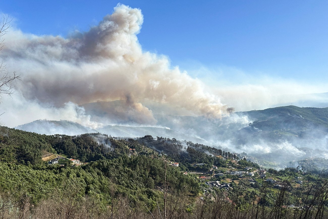 Πορτογαλία: Σοβαρός κίνδυνος δασικών πυρκαγιών με τρεις μεγάλες φωτιές σε πλήρη εξέλιξη