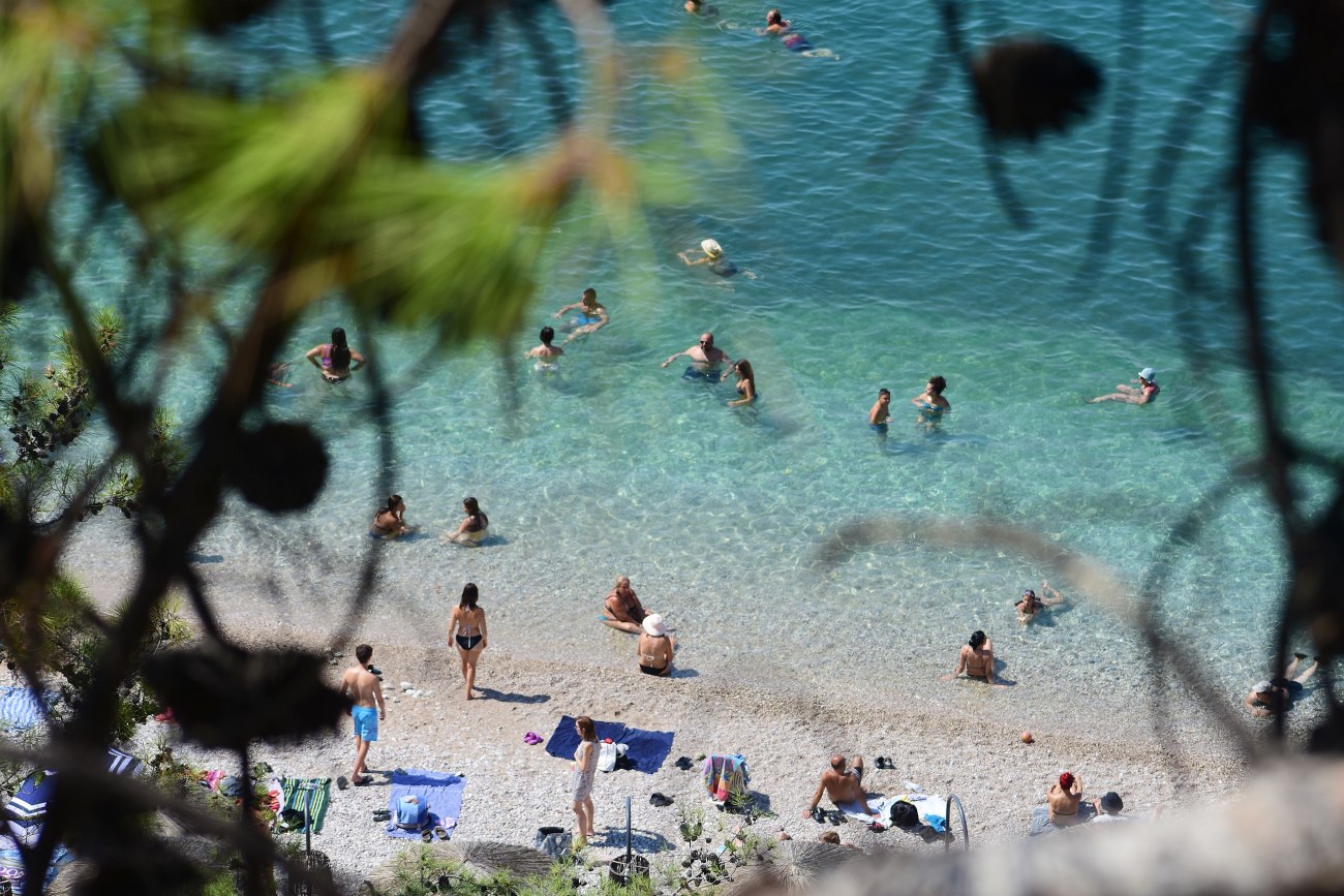 Δώδεκα παραλίες χάνουν τη Γαλάζια Σημαία το 2025