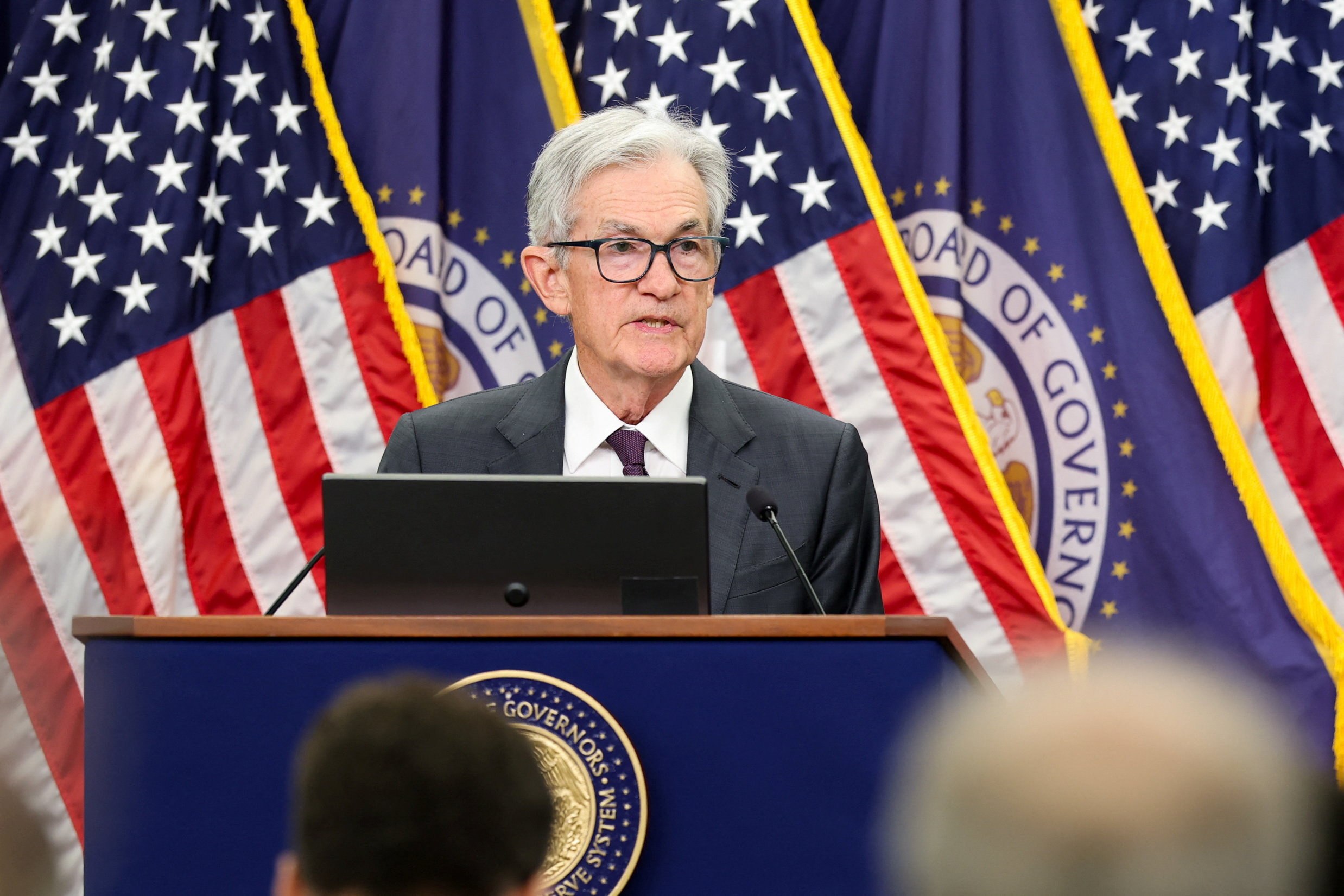 Σταθερά τα επιτόκια της Fed – Αυξάνονται οι πιέσεις για μείωση λόγω επιβράδυνσης της οικονομίας