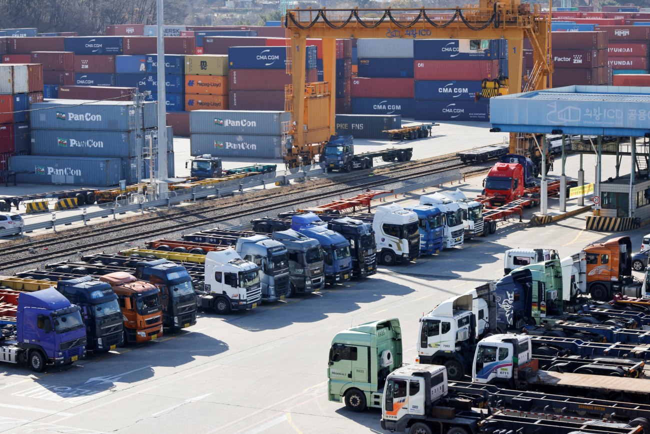 Ο Τραμπ ανακοινώνει συμφωνία με τη Νότια Κορέα για επιπλέον δασμούς 15%