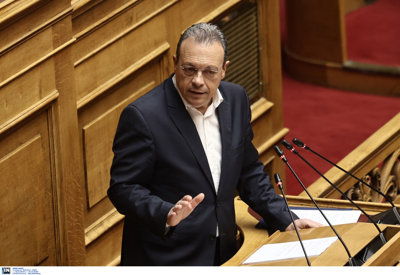 Φάμελλος: Σαφής παραβίαση του Συντάγματος από τον Μητσοτάκη σε ζωντανή μετάδοση – Επικίνδυνη για τη Δημοκρατία