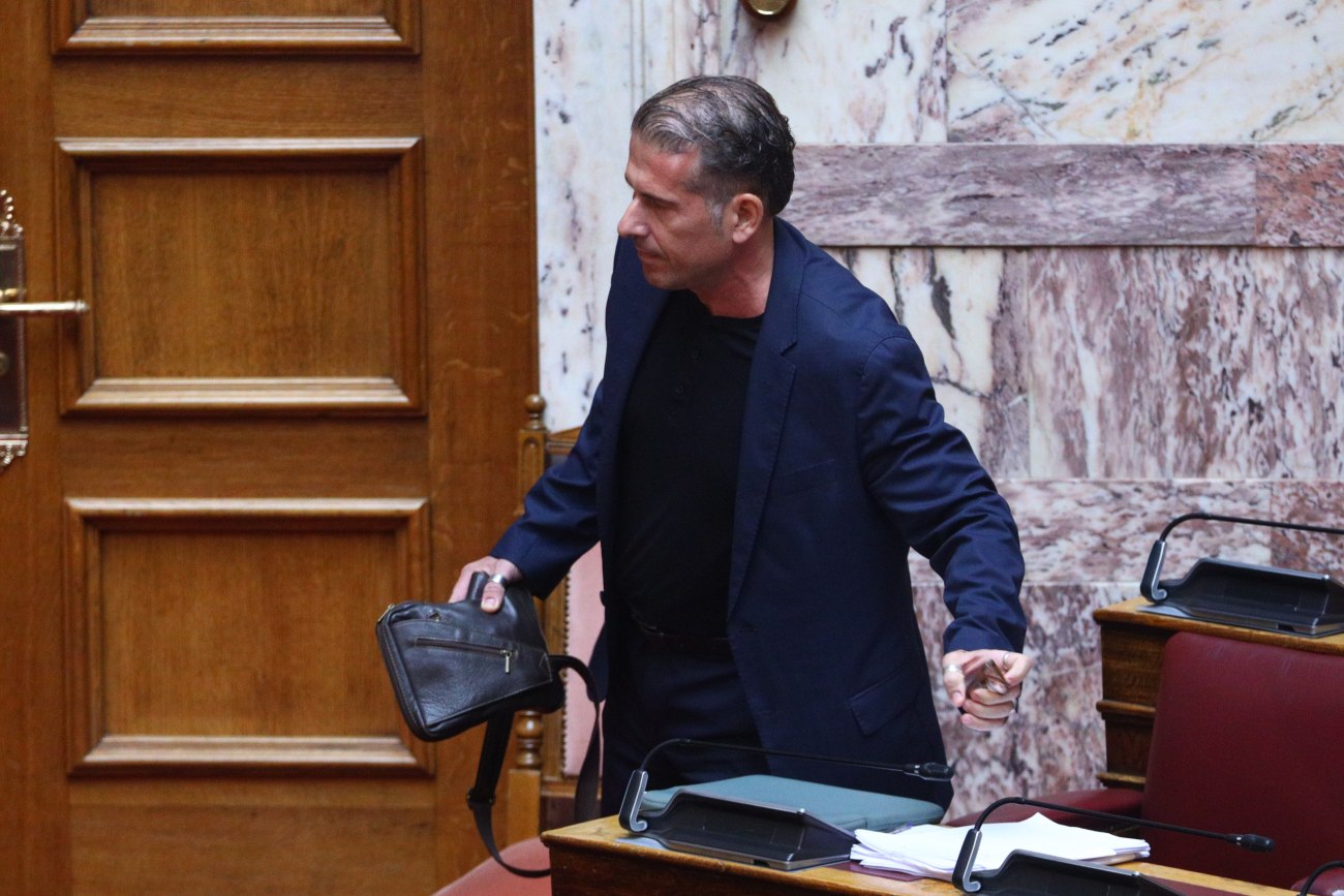 Βουλή: Σφοδρή αντιπαράθεση Λαζαρίδη-Καραναστάση με υπονοούμενα