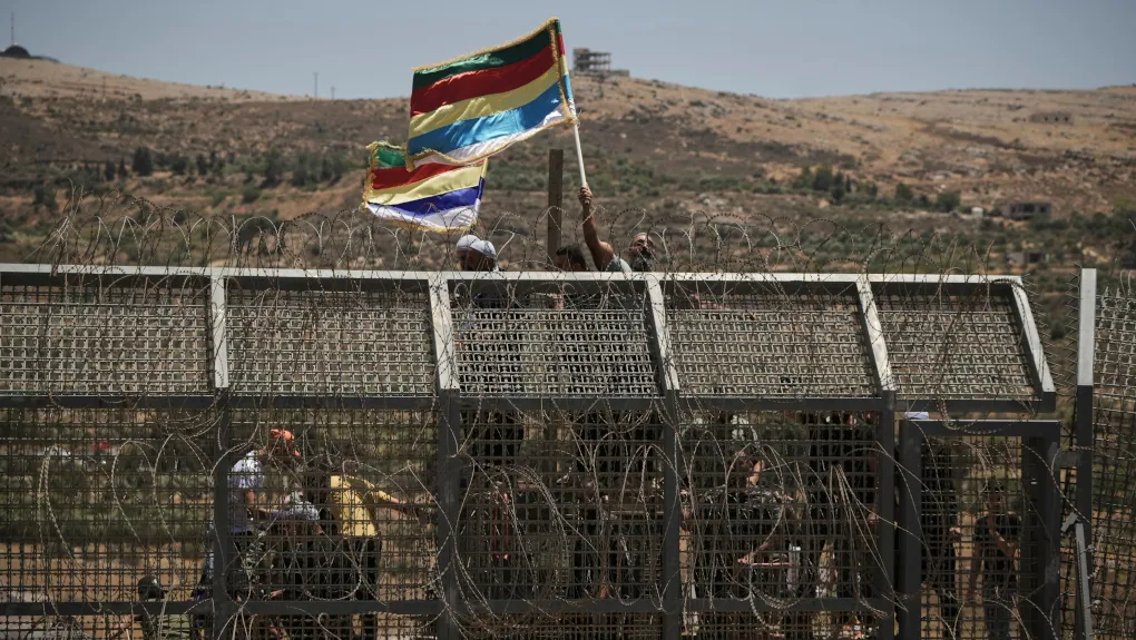Επίθεση των IDF στο συριακό αρχηγείο στη Δαμασκό – Σφοδρά επεισόδια και χάος στα σύνορα με τη Συρία