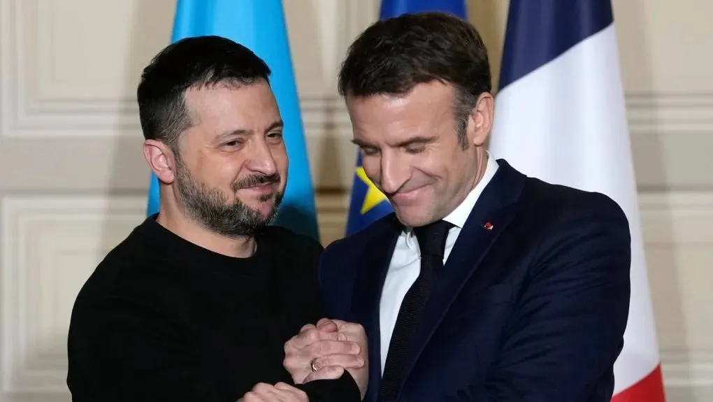Ζελένσκι – Μακρόν: Συμφωνίες για προμήθεια πυραύλων και εκπαίδευση πιλότων, με κοινό μέτωπο κατά των ρωσικών επιθέσεων