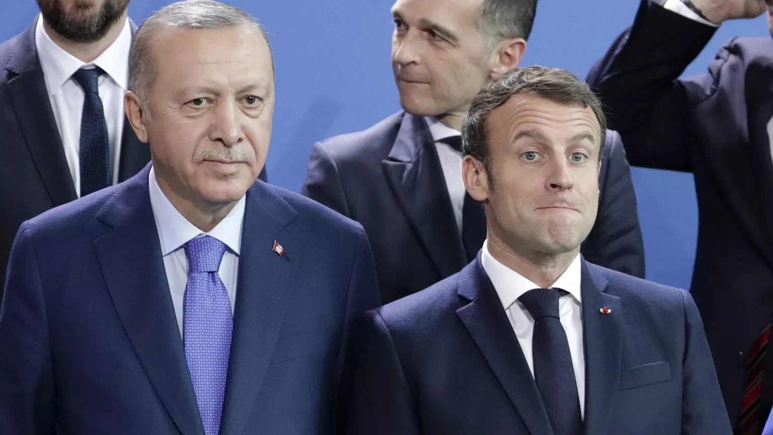 Ο Μακρόν θέλει ενεργή συμμετοχή της Τουρκίας στο Ουκρανικό – Σε αναμμένα κάρβουνα η ελληνική διπλωματία