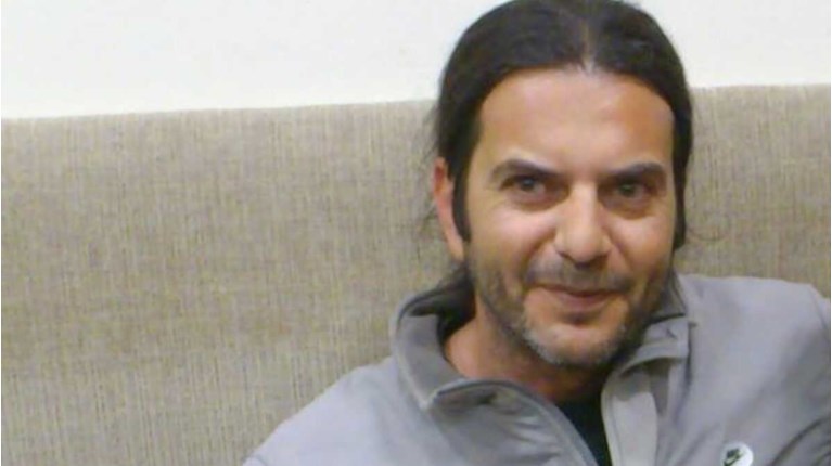 «Εργασιακή εξουθένωση» πίσω από τον θάνατο ηχολήπτη στις περιοδείες Αργυρού, καταγγέλλουν τα σωματεία