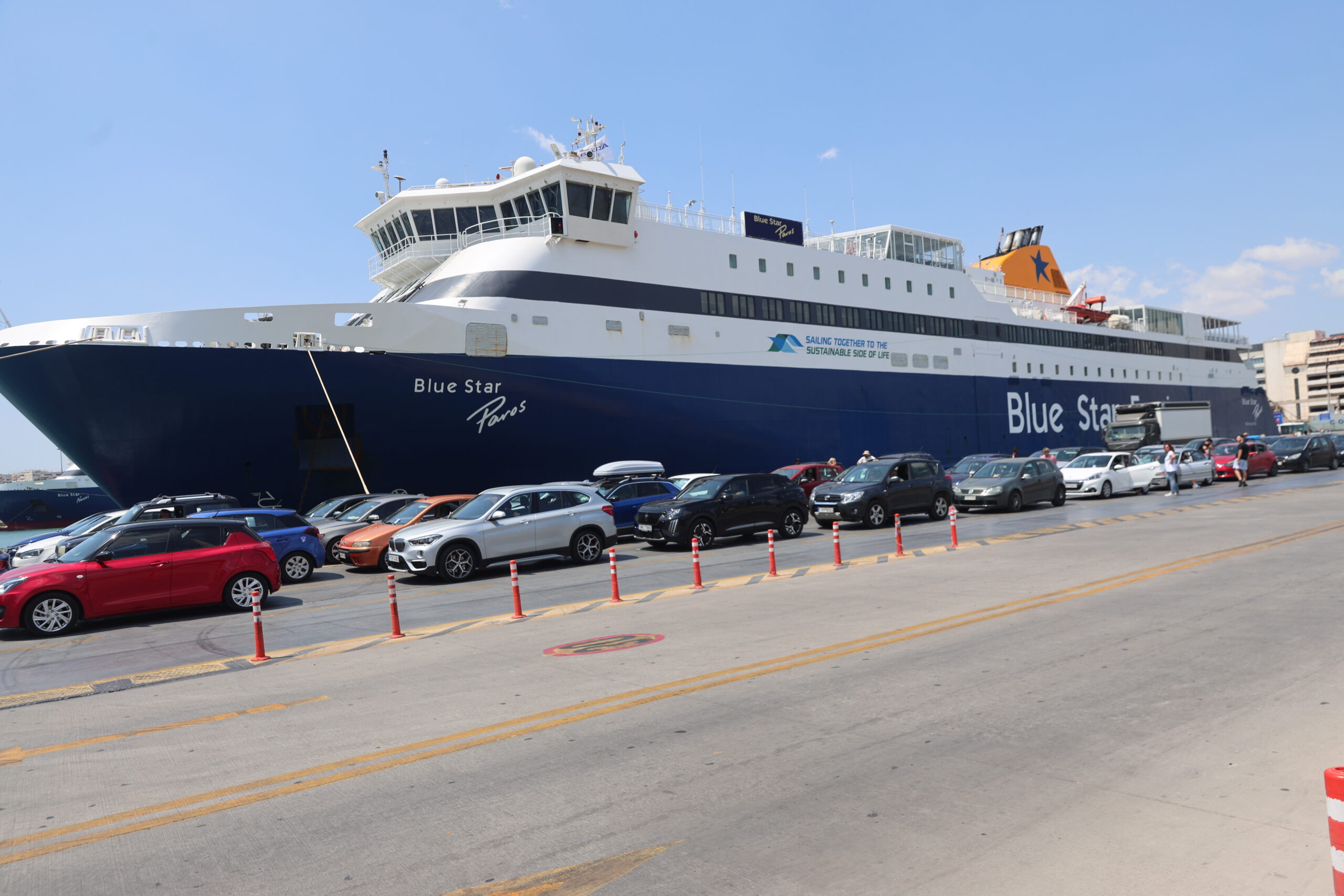 Blue Star Mykonos: Απαγόρευση απόπλου από τον Πειραιά εξαιτίας δυσλειτουργίας του συστήματος ελέγχου καυσαερίων