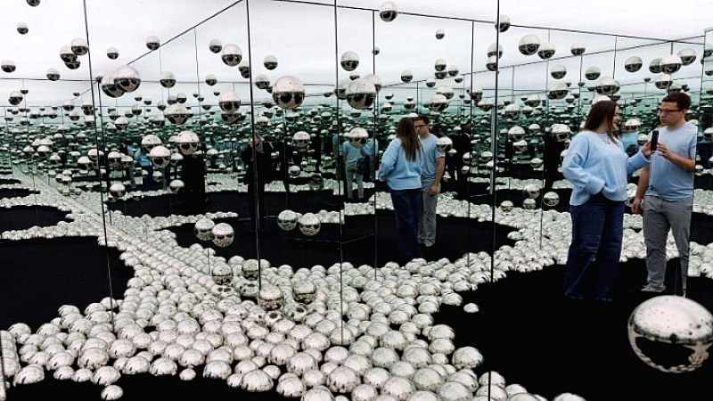 Μια μοναδική αναδρομική έκθεση της Yayoi Kusama σε ευρωπαϊκά μουσεία