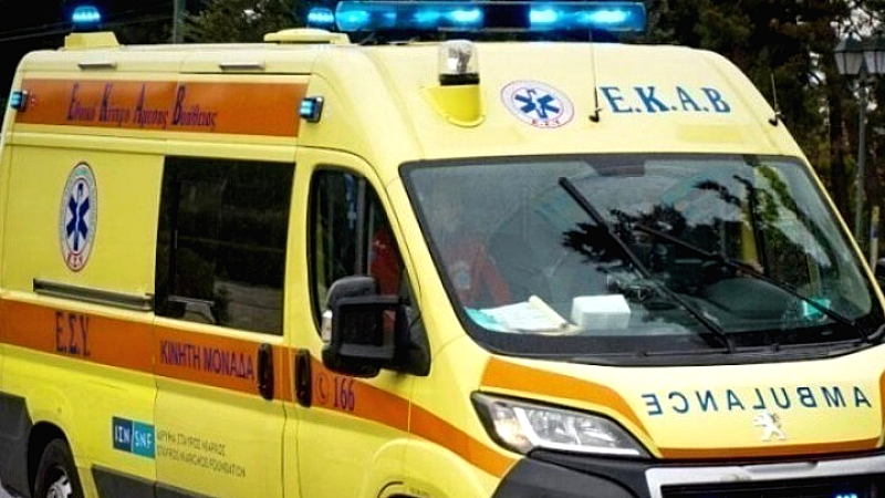 Ενισχύονται οι δυνάμεις του ΕΚΑΒ στην περιοχή της πυρκαγιάς στην Ανατολική Αττική