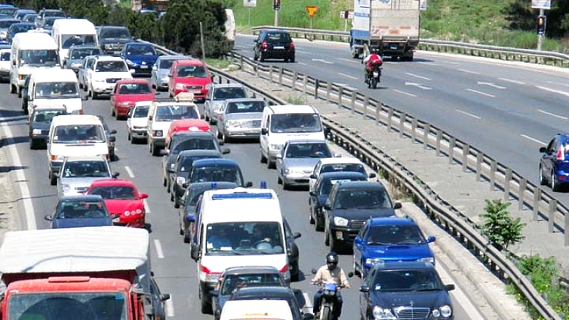 Αυξημένα μέτρα οδικής ασφάλειας και απαγόρευση κυκλοφορίας φορτηγών για τον Δεκαπενταύγουστο