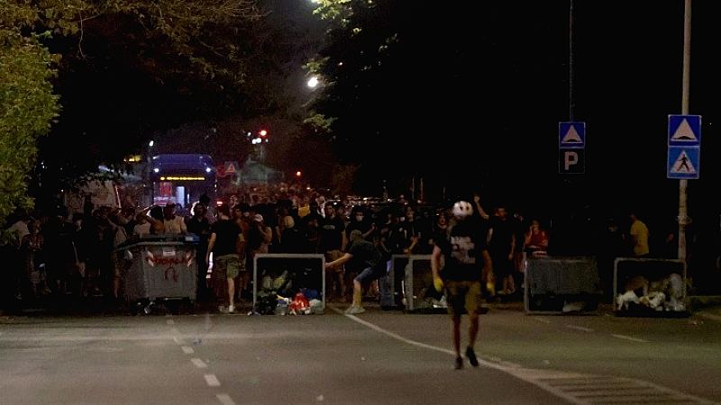 Σαφείς ενδείξεις κοινωνικής αναταραχής στη Σερβία: Για πέμπτη συνεχόμενη νύχτα, επεισόδια στα αντικυβερνητικά συλλαλητήρια