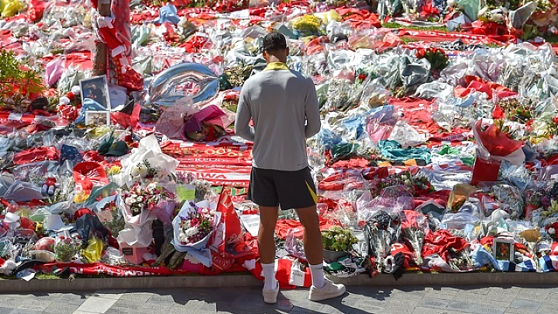 Φαν Ντάικ: Η δύσκολη επιστροφή και η τιμή στον Ζότα