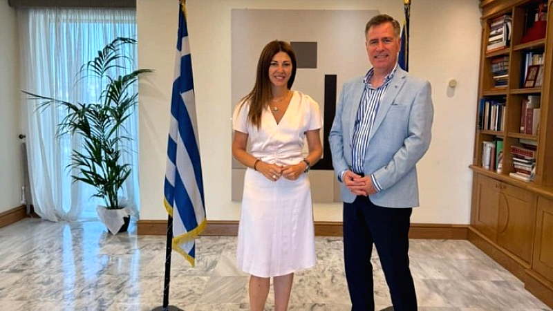 Συζήτηση για τις προοπτικές του ΔΙΠΑΕ μεταξύ της υπουργού Παιδείας Σ. Ζαχαράκη και του πρύτανη Στ. Αγγελόπουλου