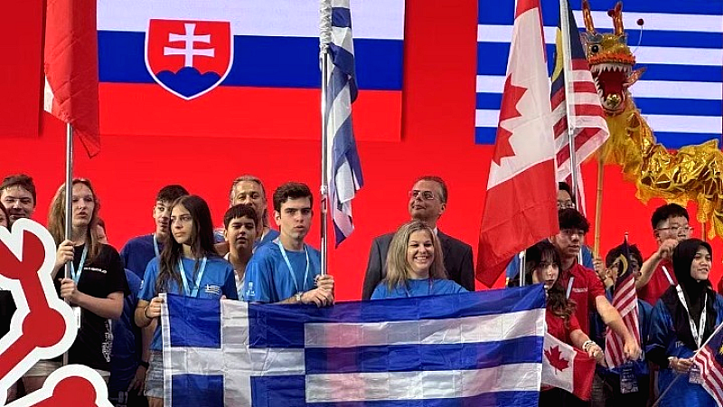 Η ελληνική αποστολή εντυπωσίασε στο Διεθνές Πρωτάθλημα RoboRAVE στο Πεκίνο