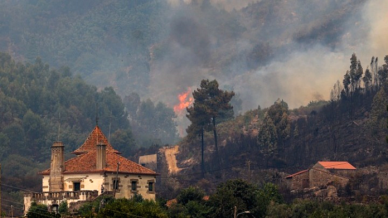 Η Πορτογαλία συνεχίζει να δίνει μάχη κατά των δασικών πυρκαγιών