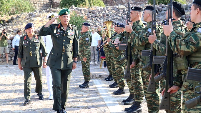 Η ελληνική σημαία κυματίζει περήφανα στο κάστρο της Μήθυμνας
