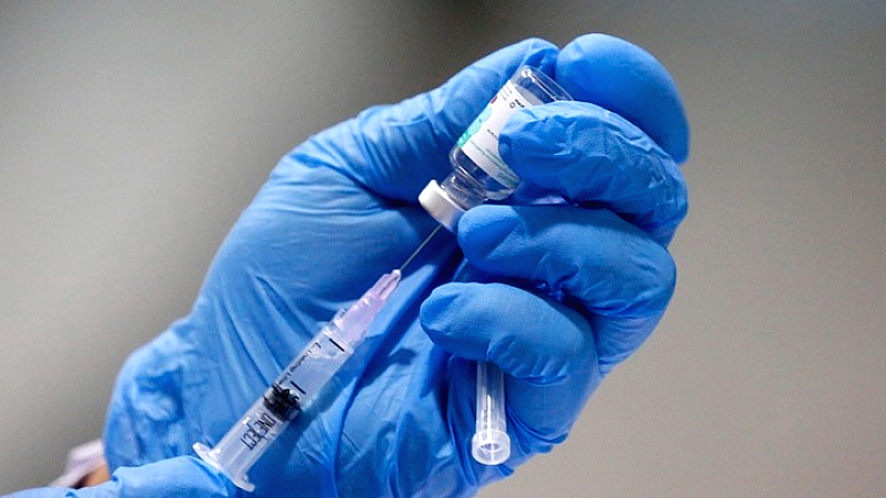 Ανατροπή στην πολιτική εμβολίων: Η κυβέρνηση των ΗΠΑ ακυρώνει χρηματοδοτήσεις για εμβόλια mRNA