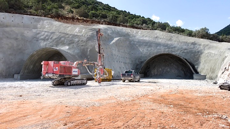 Μπράλος – Άμφισσα: Νέος αυτοκινητόδρομος με δύο σήραγγες και έξι γέφυρες ανατρέπει την οδική σύνδεση